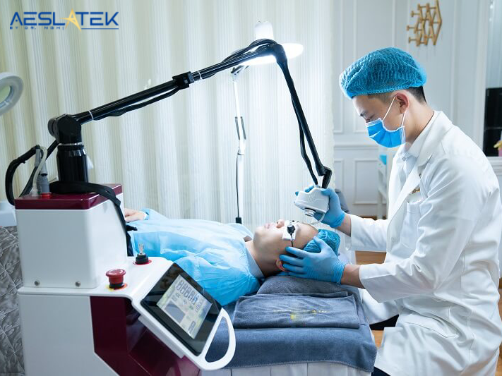 Bị sẹo lồi trên mặt - Bạn đã biết những mẹo này chưa? 3 Trị sẹo lồi trên mặt hiệu quả với phác đồ điều trị được cá nhân hóa