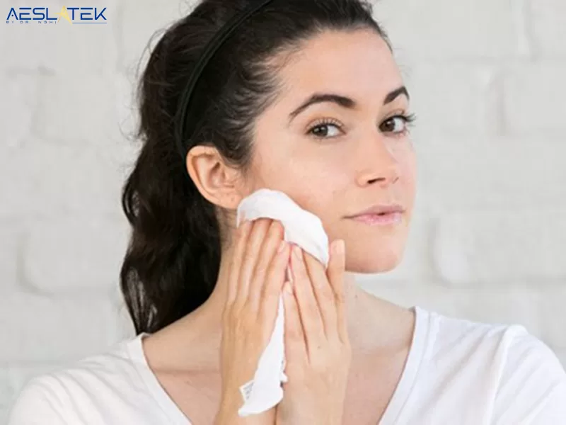 Sử dụng các sản phẩm dưỡng ẩm phù hợp để duy trì sức khỏe làn da